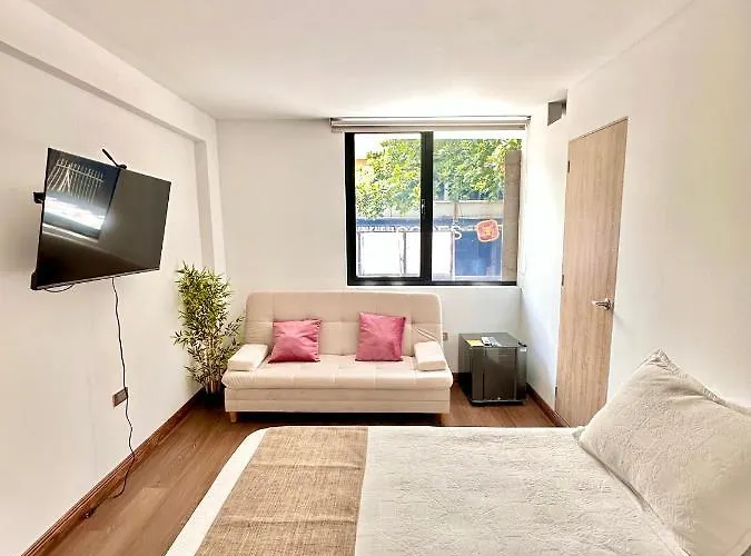 Comodas Y Modernas Habitaciones Con Bano Privado Para 2 Y 3 Personas En La 70 Laureles Estadio