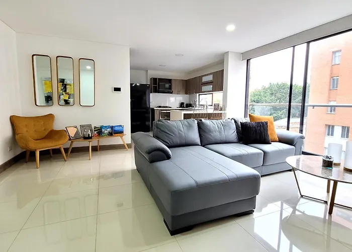 New Luxury 3 Bedroom Apartment In Great Area.