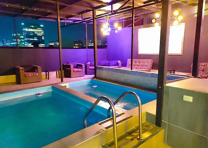 3 Bdrm Penthouse With Rooftop Pool And Jacuzzi At Poblado