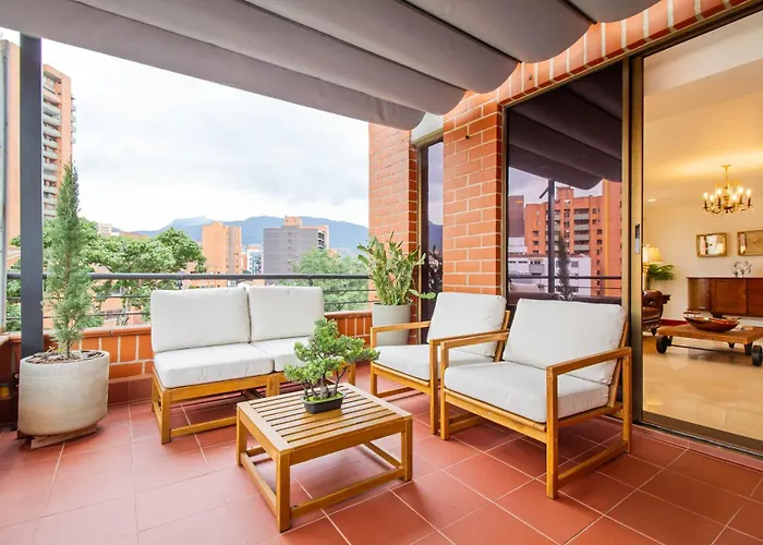Medellin, Laureles - Luxury Penthouse, 5-Min Zona Rosa, 5 Balconies, Panoramic City Views