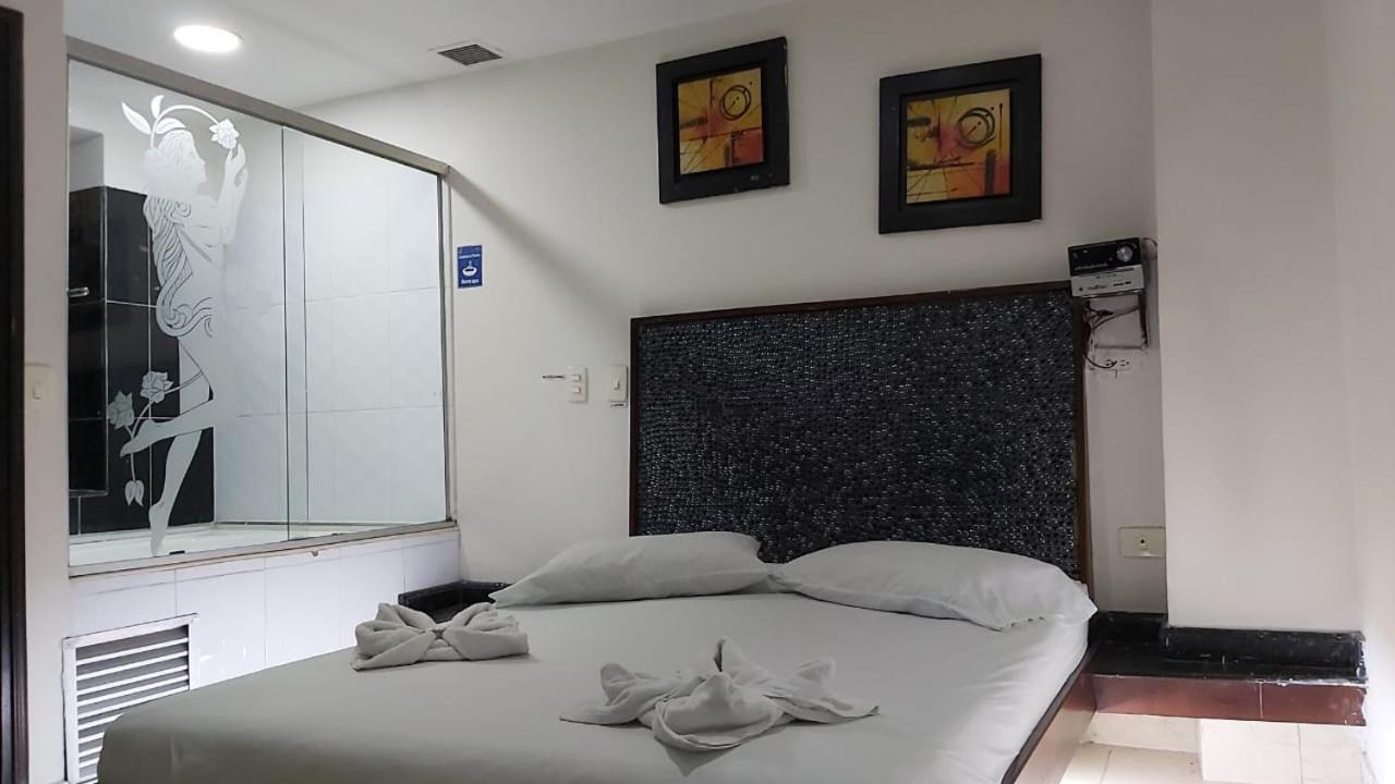 Marat * Medellín