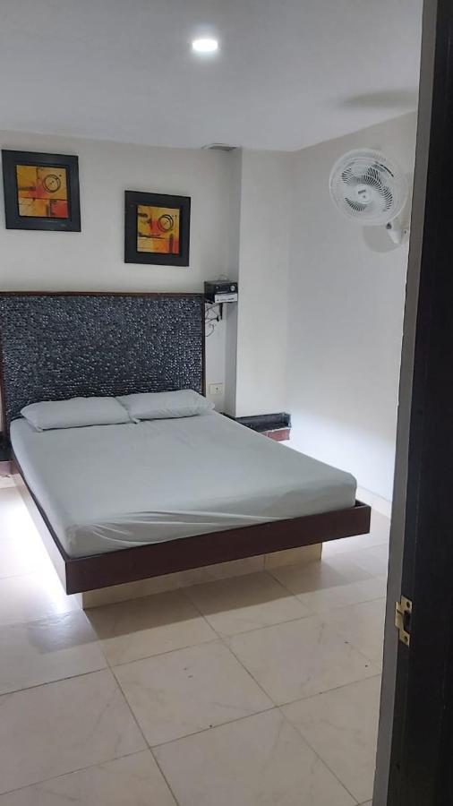 Marat Hotel *