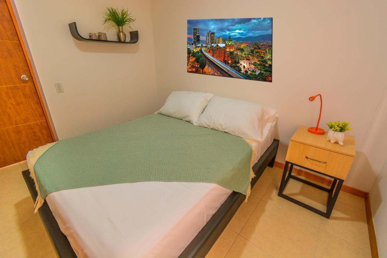 Modern Ultra Fast Internet In El Poblado Apartamento