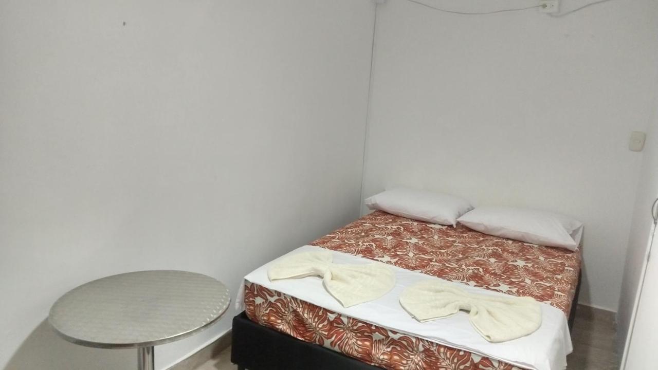 Pensión Hospedaje Cerca Al Estadio Y La 70 *