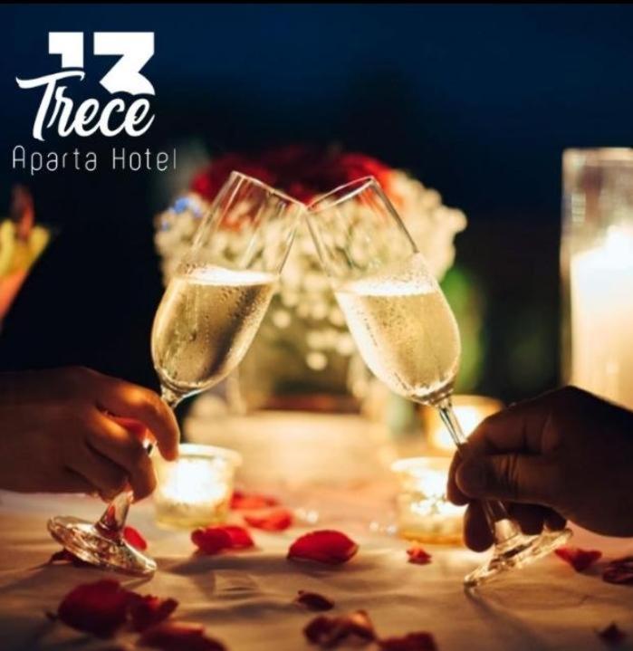 13 Trece Aparta Hotel
