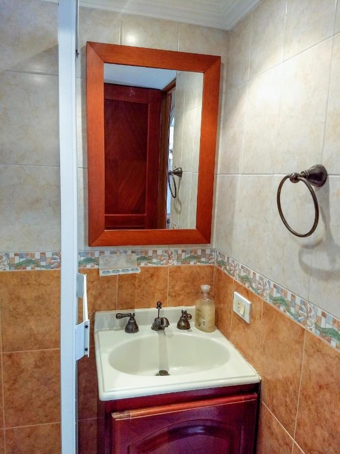 Bueno, Bonito, Barato Y Cerca A El Poblado Apartamento Medellín
