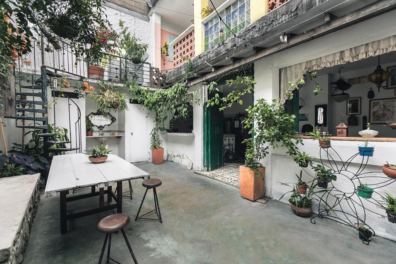 Florentina Symbiosis Hostal *