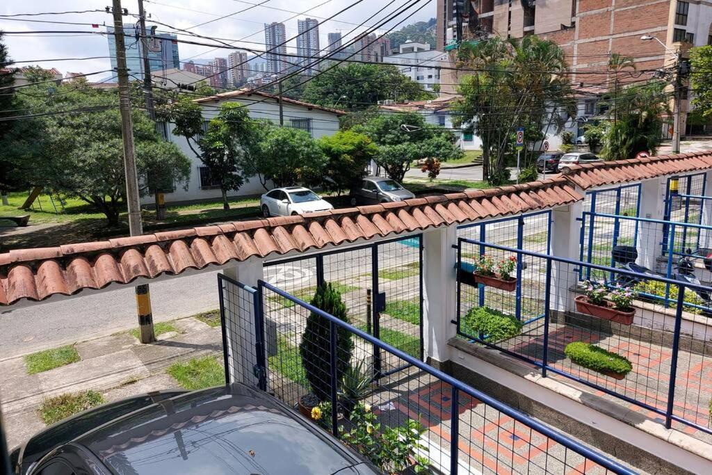 Casa Poblado- Manila. Parqueadero Gratuito!