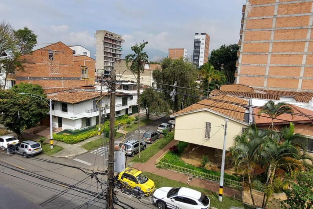 Apartamento Amplio En Colores Medellín