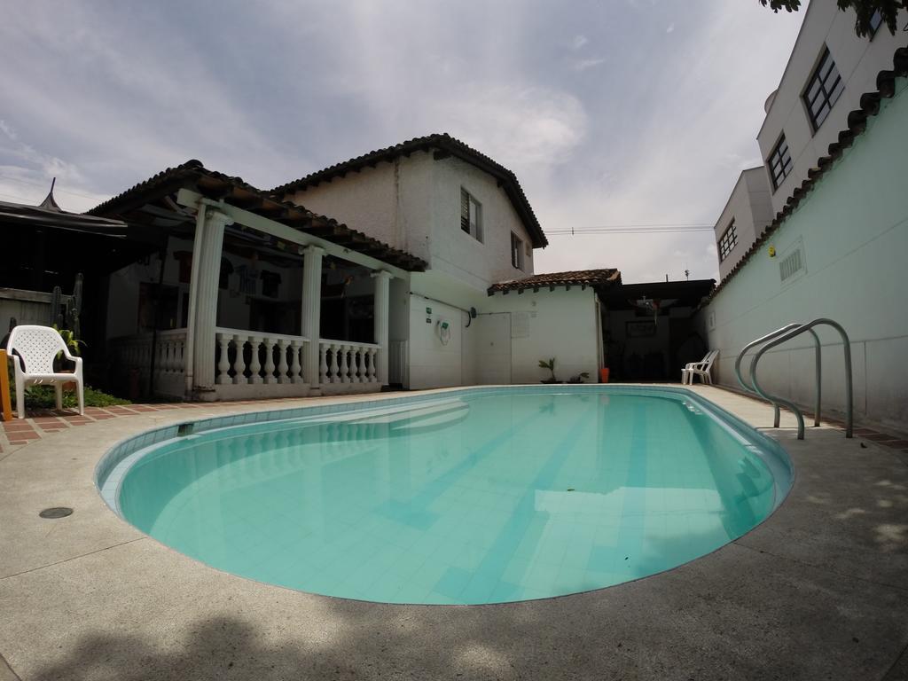 Waypoint Hostal *