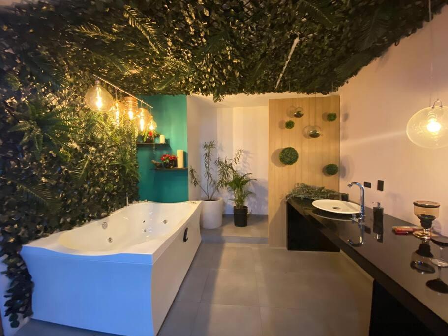 Lux Penthouse Getaway Views Hot Tub Sauna *