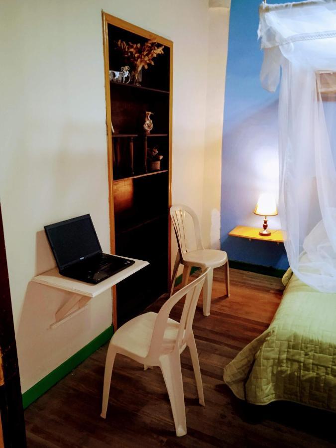 Casa Luna -estratégica Ubicación- Pensión