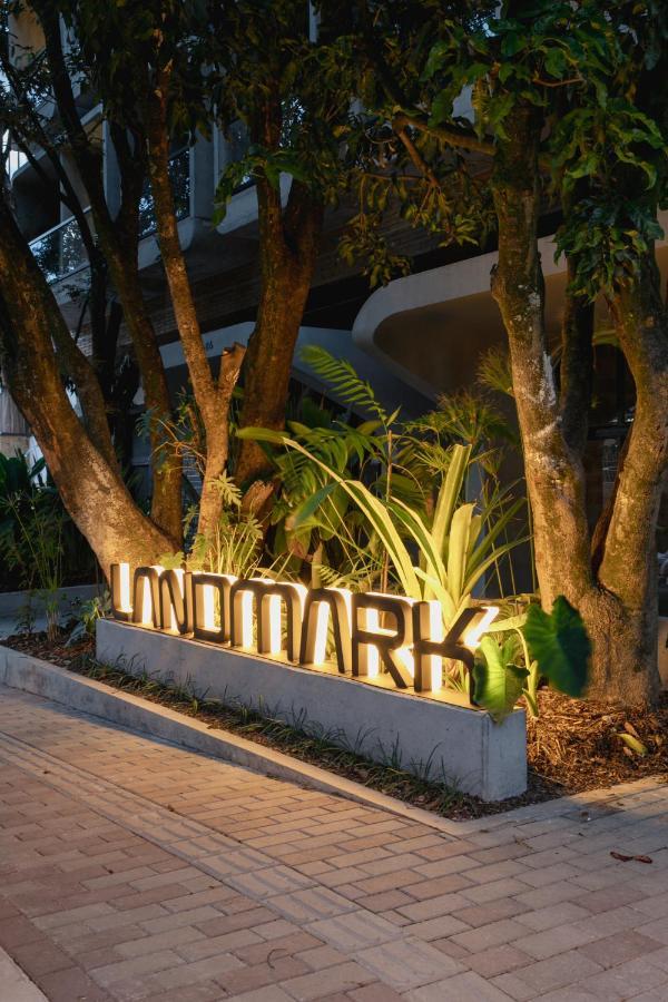 Landmark 4*