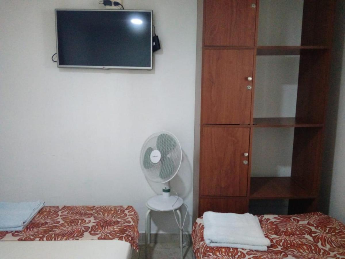 Hospedaje Cerca Al Estadio Y La 70 *