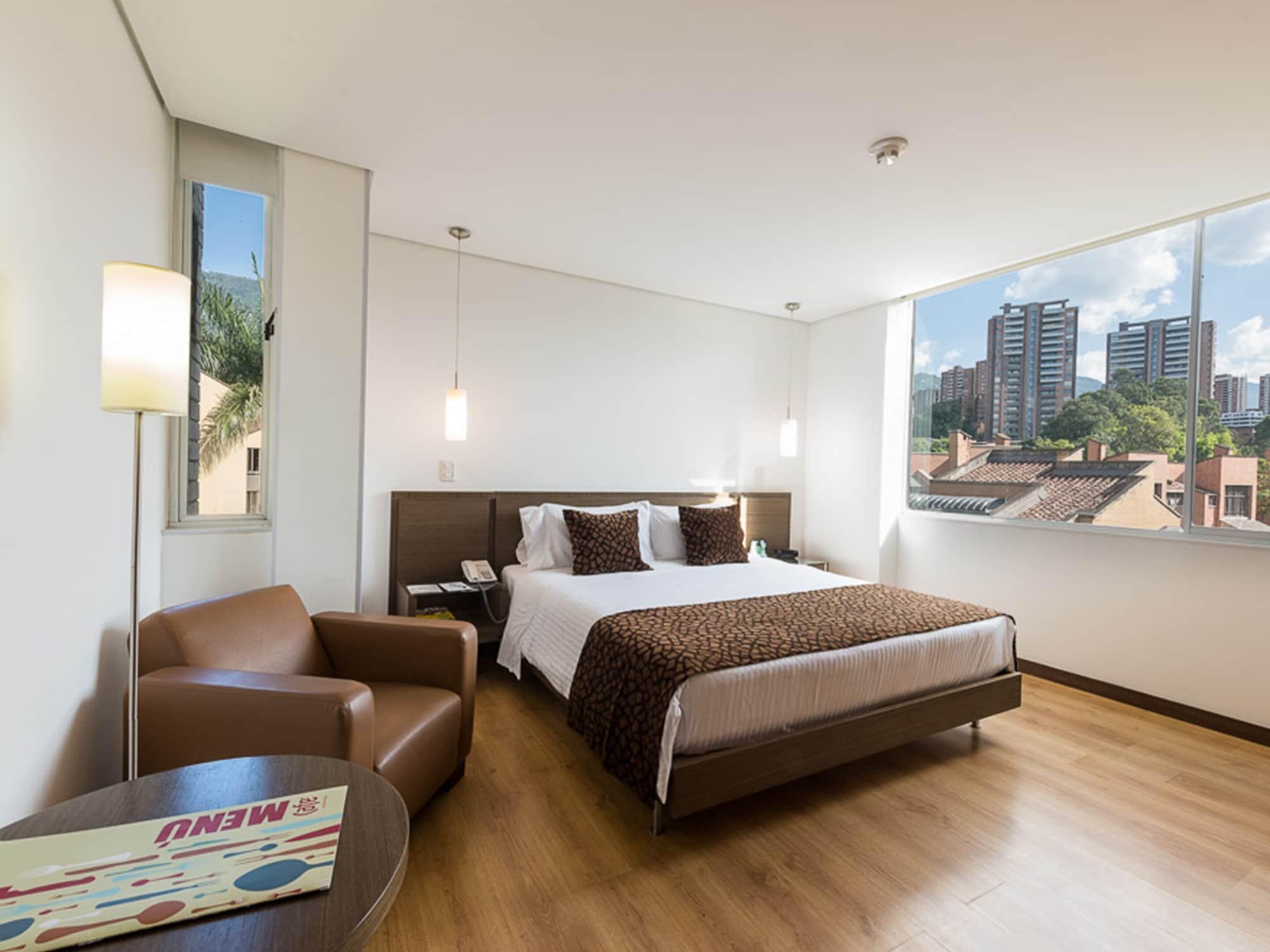 Poblado Alejandria Apartahotel 4*