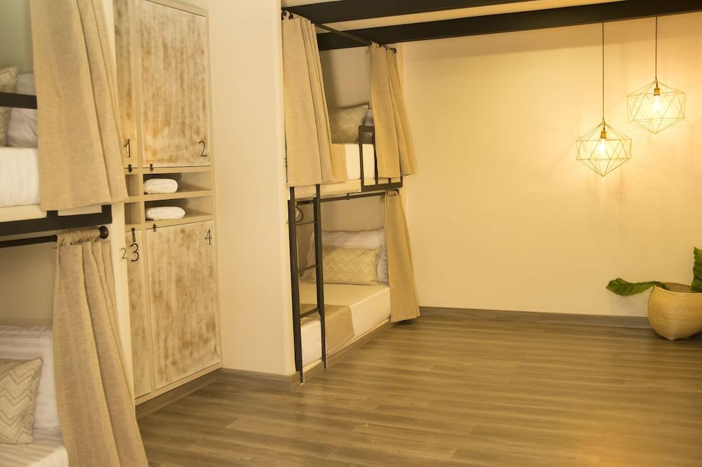 Vibes Hostal