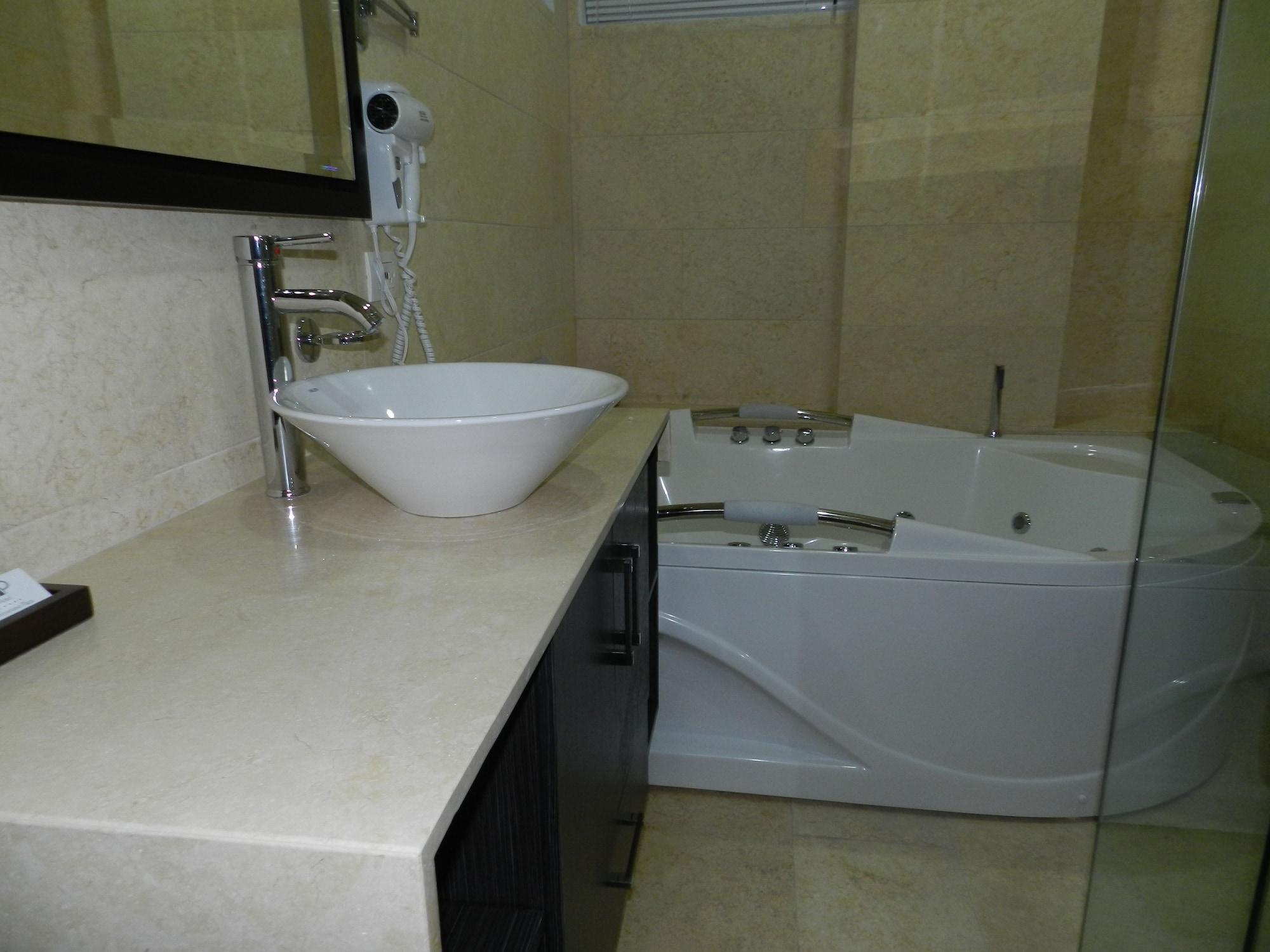 Hotel Bolivariana Plaza 4*