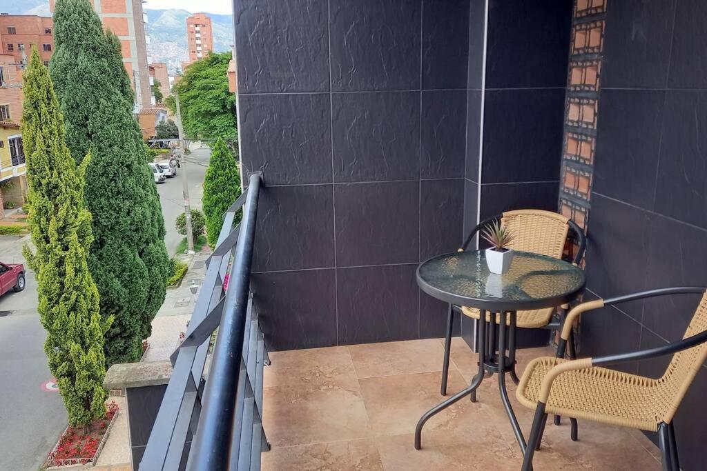 Apartamento Remodelado Enlaureles 300mbps Internet Medellín