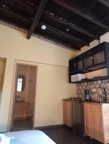 Loft Asequible En El Barrio Del Poblado Frn108 By Roots Medellín