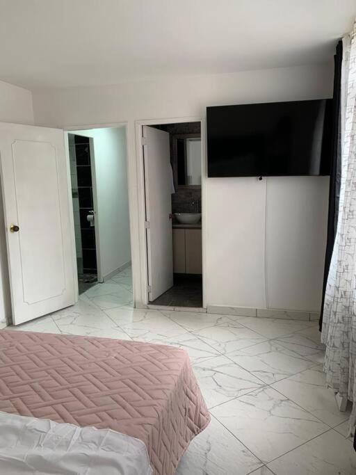 Apartamento Cerca A Plaza Mayor En * Medellin
