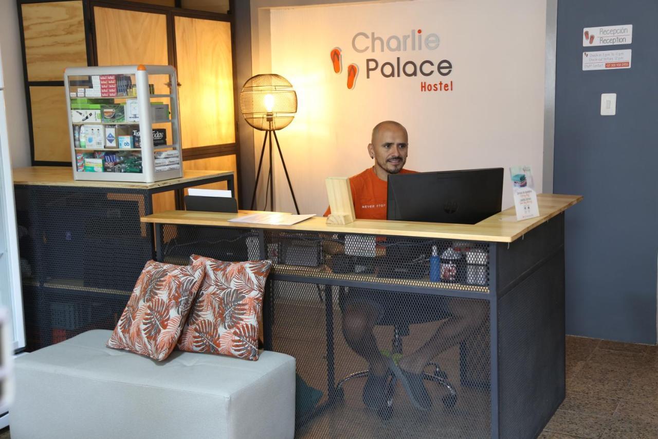 Charlie Palace Pensión