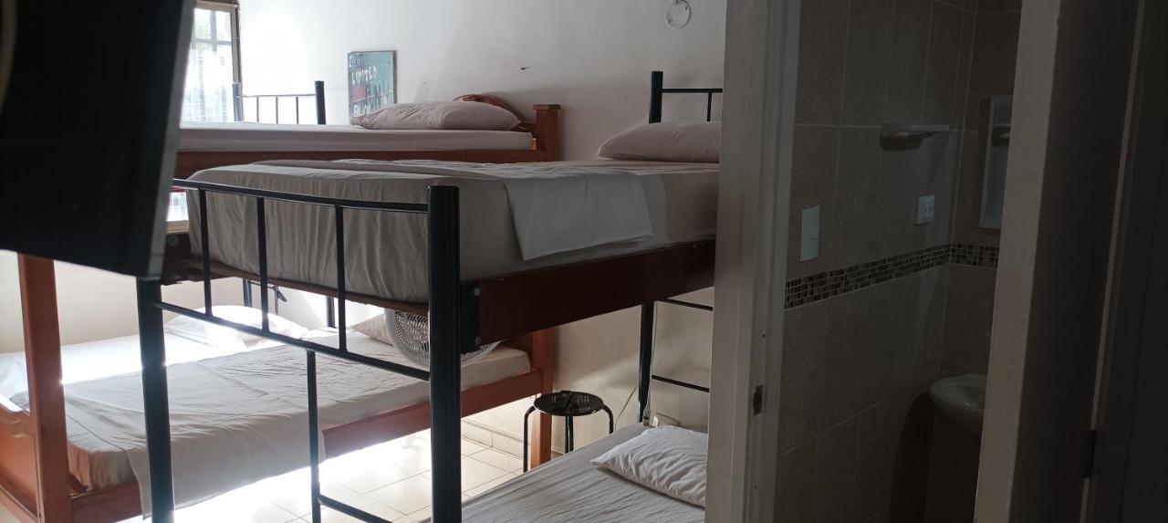 Pensión Hospedaje Cerca Al Estadio Y La 70 *