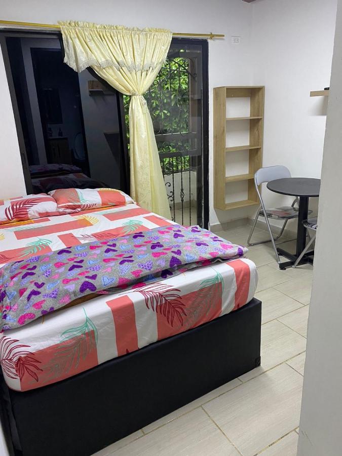 Amoblada Sector Laureles-estadio Hasta 3 Personas Santorini Apartamento