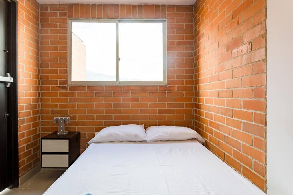 Apartamento Large 3 Bedroom Near Poblado W Free Parking