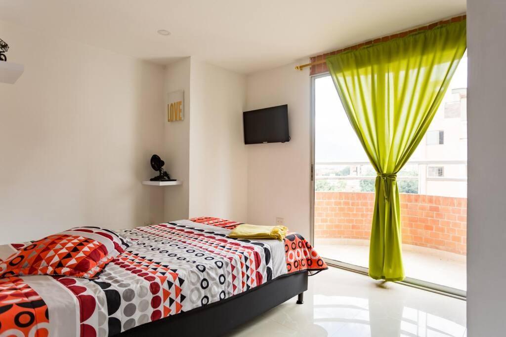 Apartamento Large 3 Bedroom Near Poblado W Free Parking *