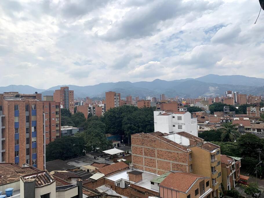 Large Pent House Near Poblado With Free Parking Apartamento