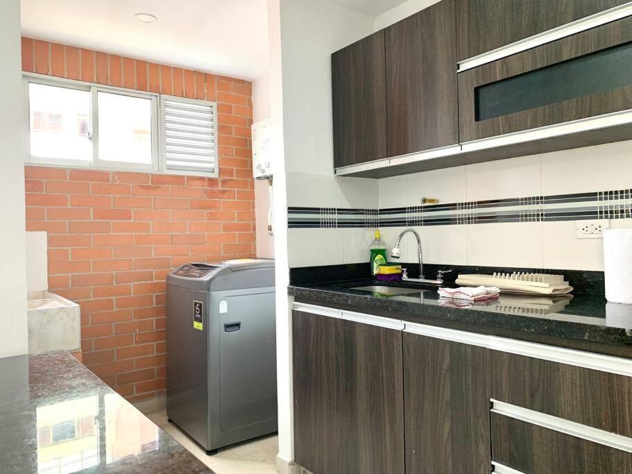 Large 3 Bedroom Near Poblado W Free Parking * Medellín