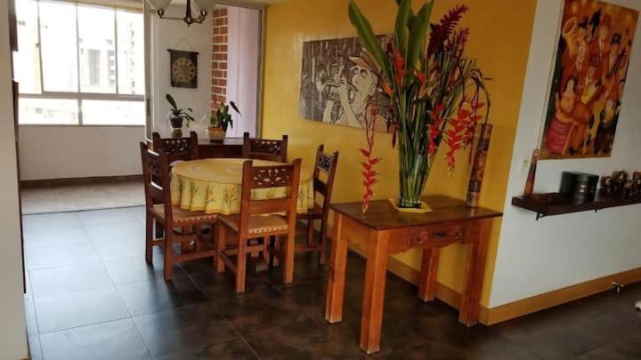 Cómoda Habitación En El Poblado Medellín