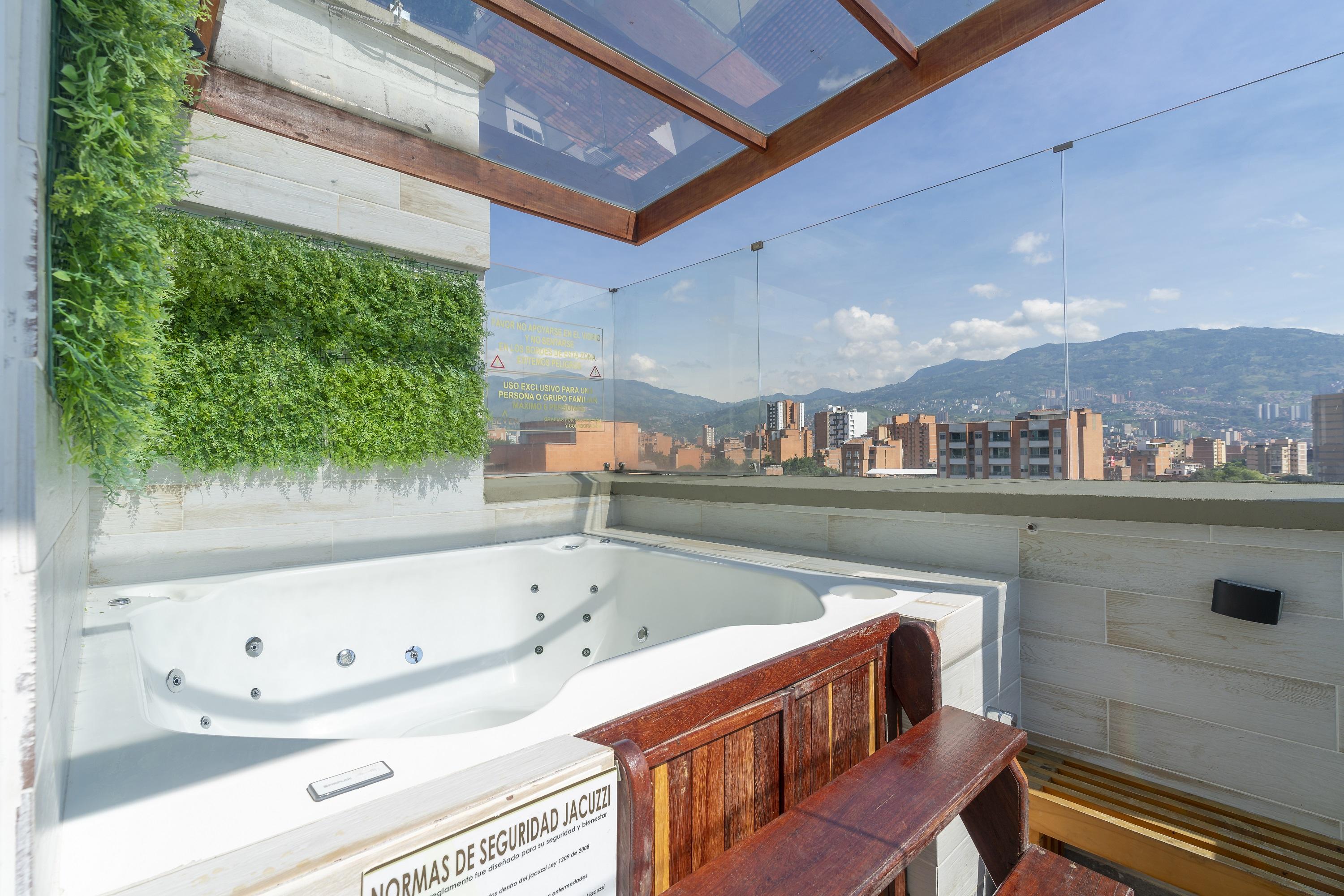 Hotel Seven 4*