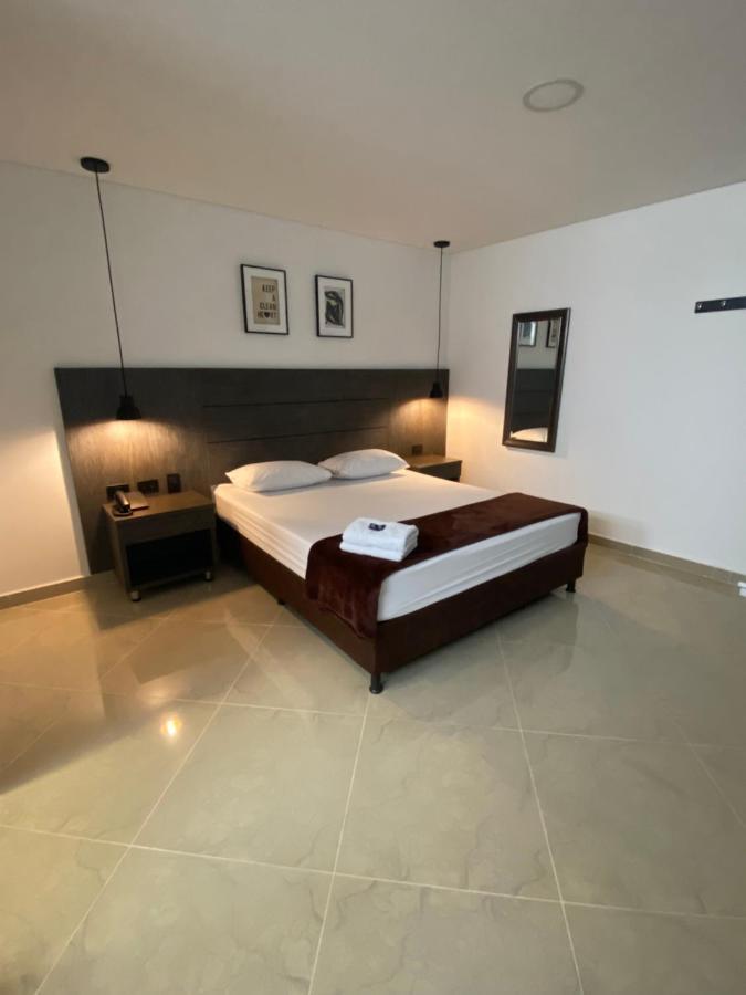 California 4* Medellín