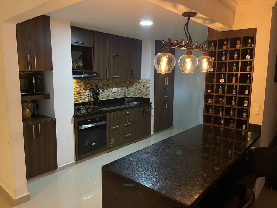 Apartamento Hermoso Apartamento En El Barrio El Poblado De Medellin, Exclusivo Y Elegante *