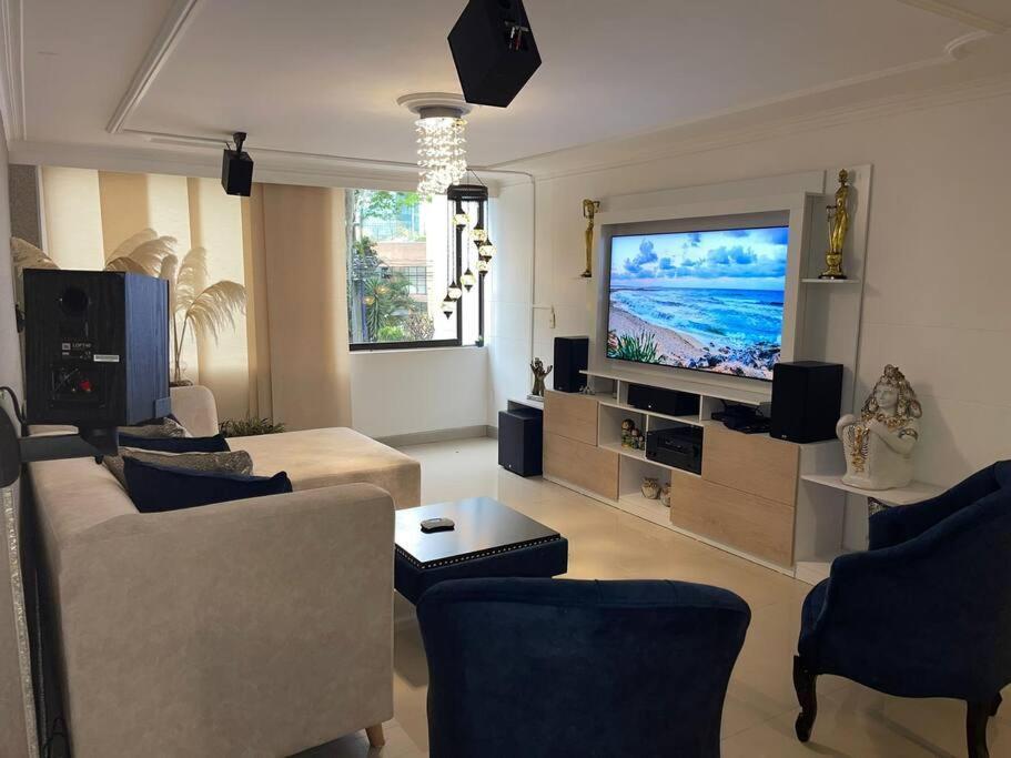 Hermoso Apartamento En El Barrio El Poblado De Medellin, Exclusivo Y Elegante