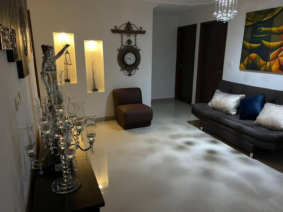 Hermoso Apartamento En El Barrio El Poblado De Medellin, Exclusivo Y Elegante *