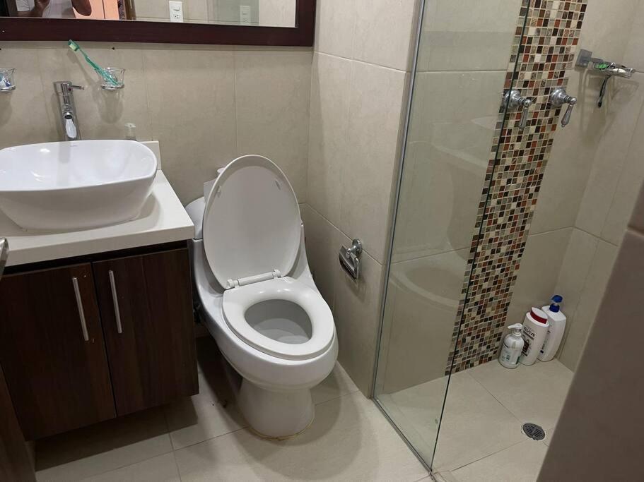 Hermoso Apartamento En El Barrio El Poblado De Medellin, Exclusivo Y Elegante
