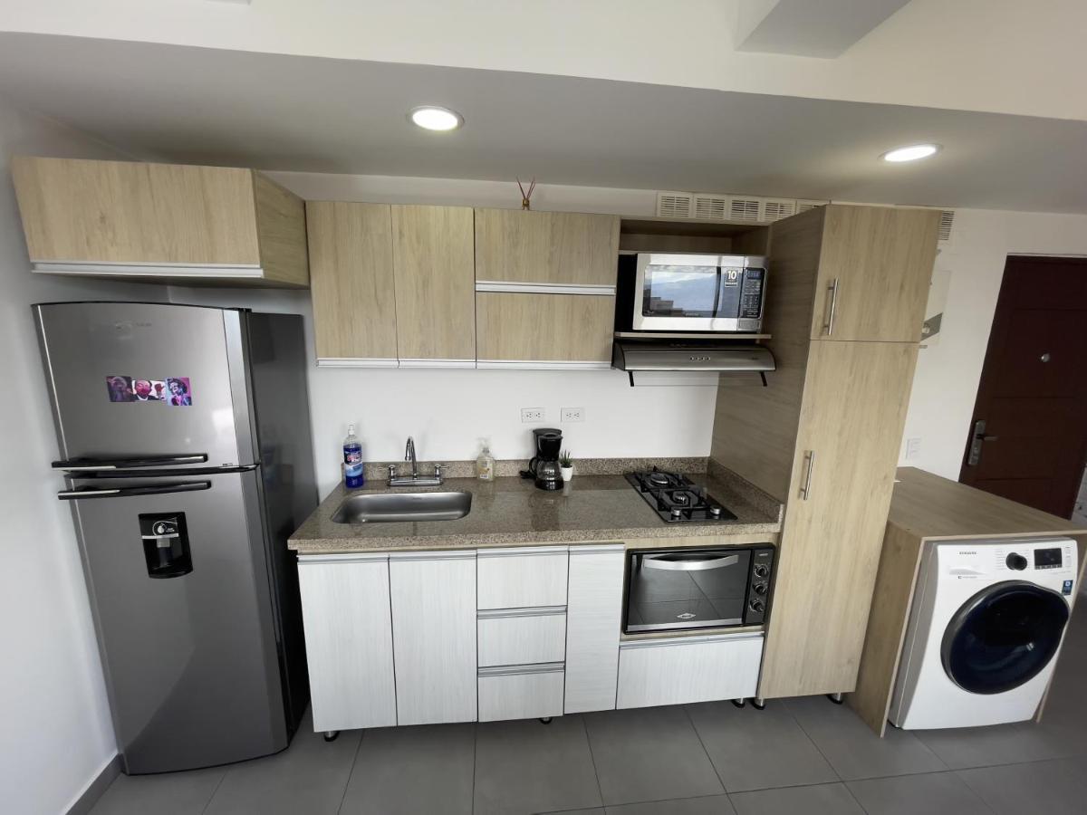 Cozy In The Heart Of El Poblado, Free Parking, 24/7 Security Apartamento *