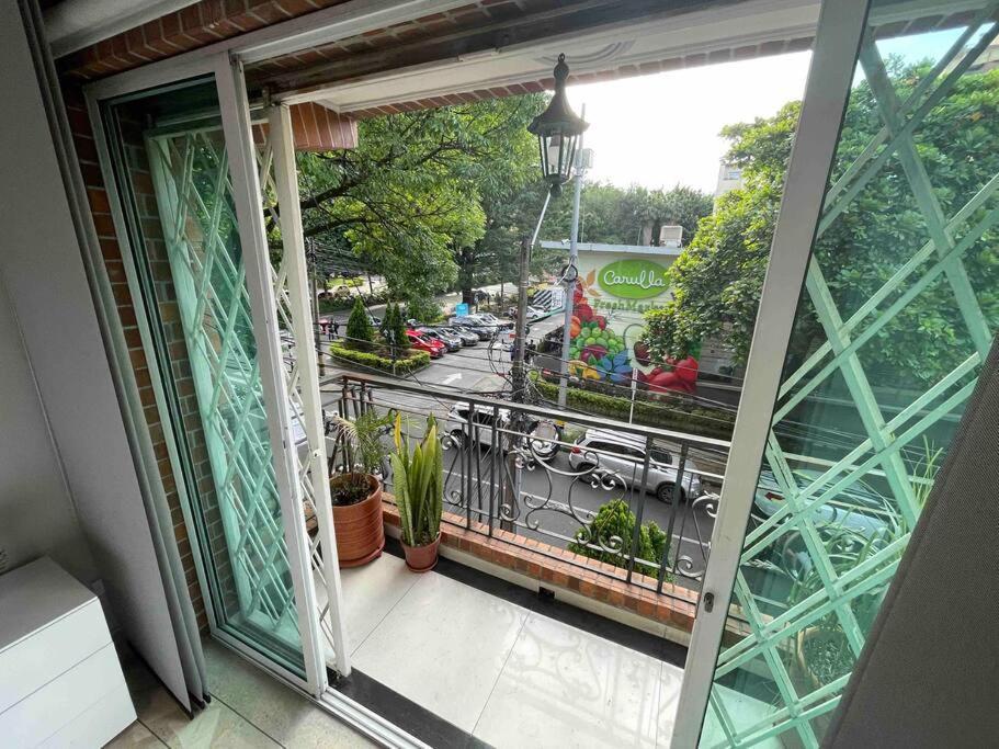 Apartamento 2-story Penthouse, Tons Of Restaurants, Private Balconies Medellín