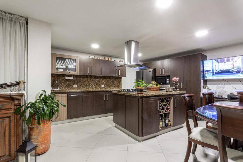 Apartamento Elegante Pent-house En Cuarto Piso Medellín