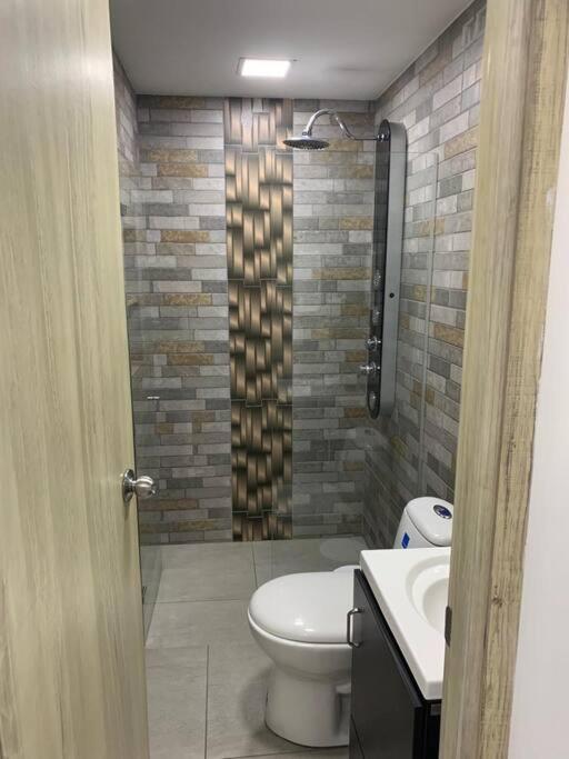 Apt 2 Bed/ 2bath On 14th Floor By Provenza !