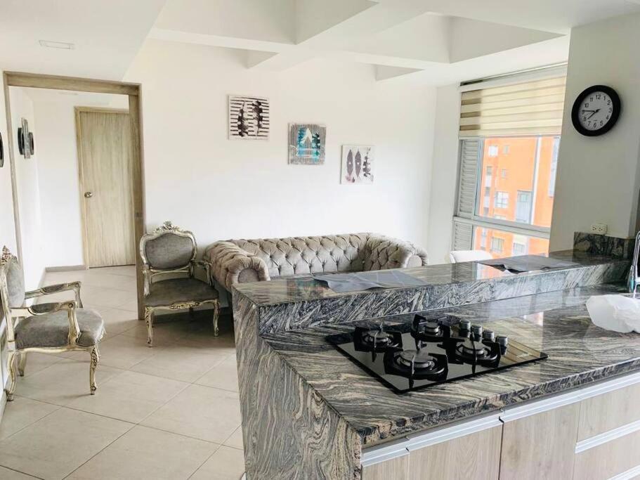 Apt 2 Bed/ 2bath On 14th Floor By Provenza ! *