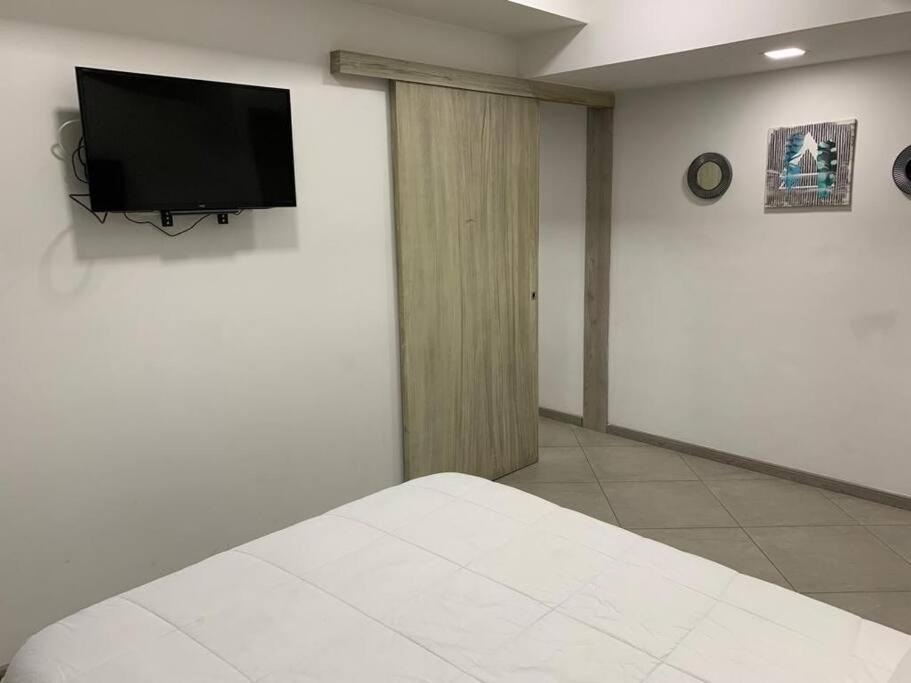 Apt 2 Bed/ 2bath On 14th Floor By Provenza ! *
