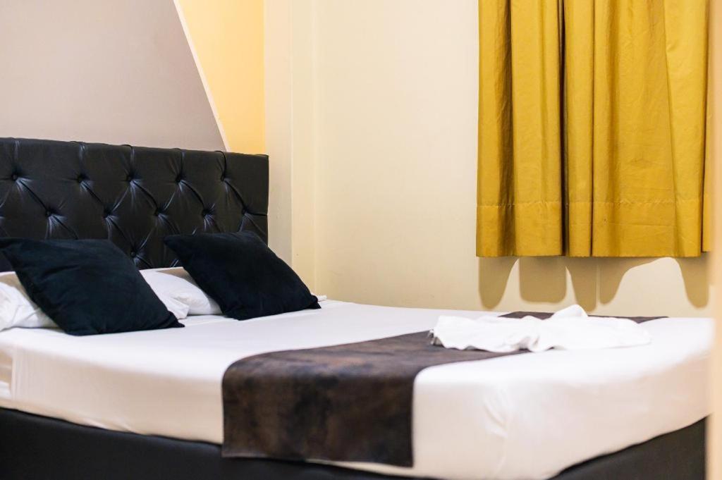 Calle Real Hotel *