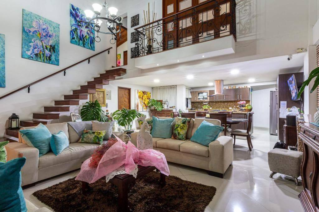 Elegante Pent-house En Cuarto Piso Apartamento Medellín