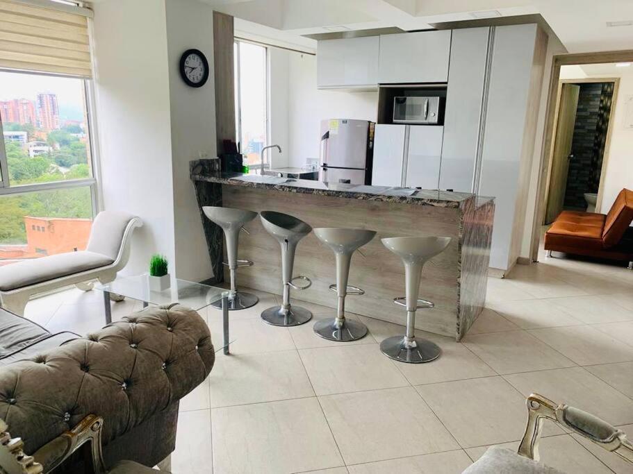 Apt 2 Bed/ 2bath On 14th Floor By Provenza !