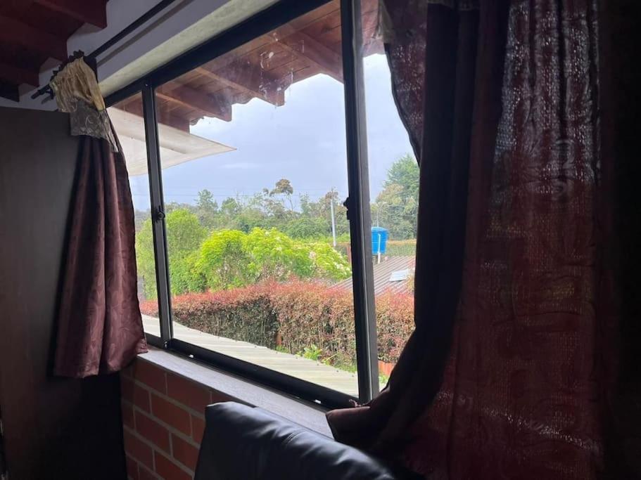 Apartamento Tranquilo En Santa Elena * Medellín