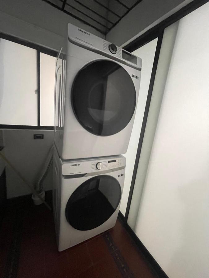 Nuevo Y Comodo Alojamiento Laureles, Privada Homestay