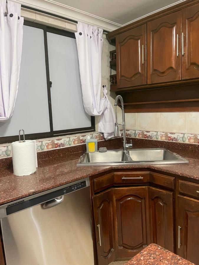 Nuevo Y Moderno Alojamiento Laureles, Habitación Privada * Medellín